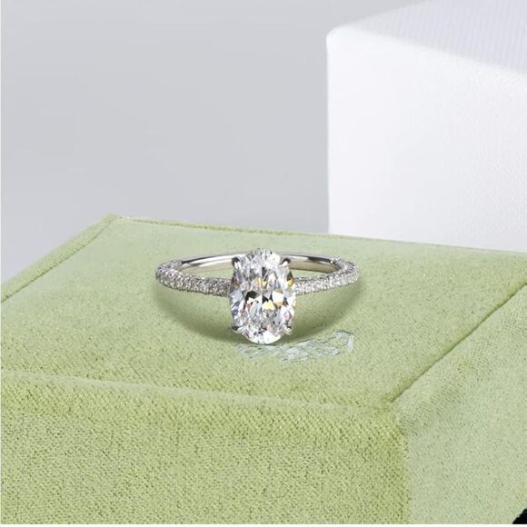 2 Carat Oval Cubic Zirconia Ring - Picture 1 of 5